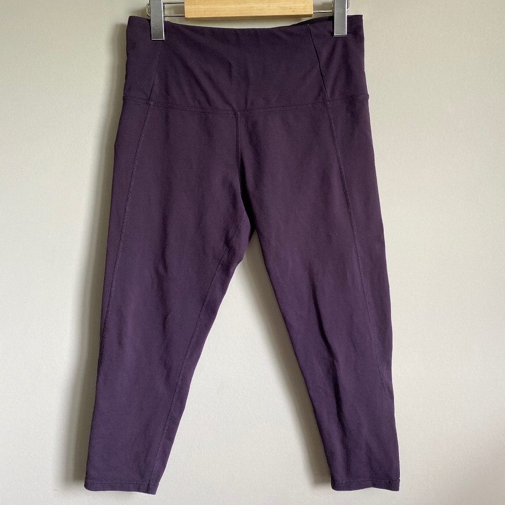 Tuff Athletics Women's Plum Yoga Capri Leggings Size Medium Athletic Pants
